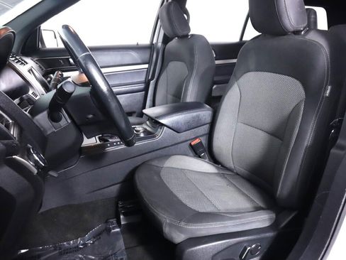 Used 2018 Ford Explorer XLT w/ Equipment Group 201A AWD/4WD image 32