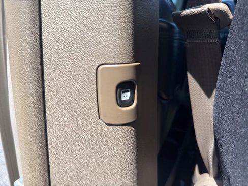 Used 2012 Chrysler Town & Country Touring-L w/ Premium Group FWD image 16