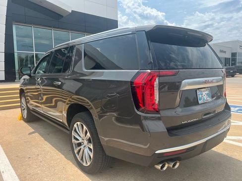 Used 2021 GMC Yukon XL Denali w/ Denali Premium Package AWD/4WD image 10