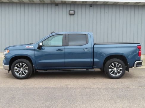 Used 2024 Chevrolet Silverado 1500 LT w/ Z71 Off-Road Package image 7