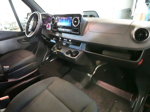 Used 2025 Mercedes-Benz Sprinter 2500 image 26