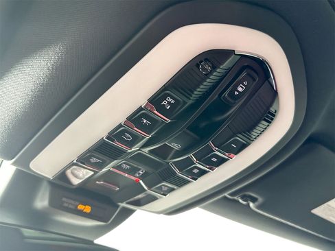 Certified 2025 Porsche Macan image 31