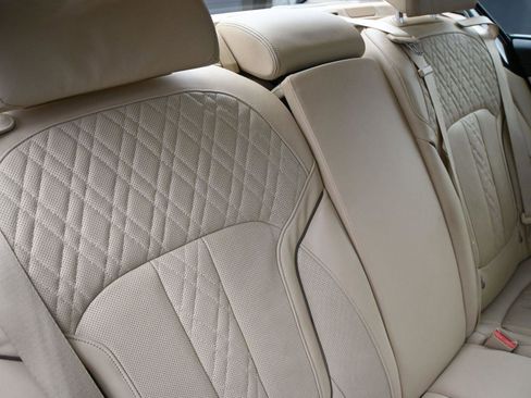 Used 2018 BMW 750i xDrive image 27