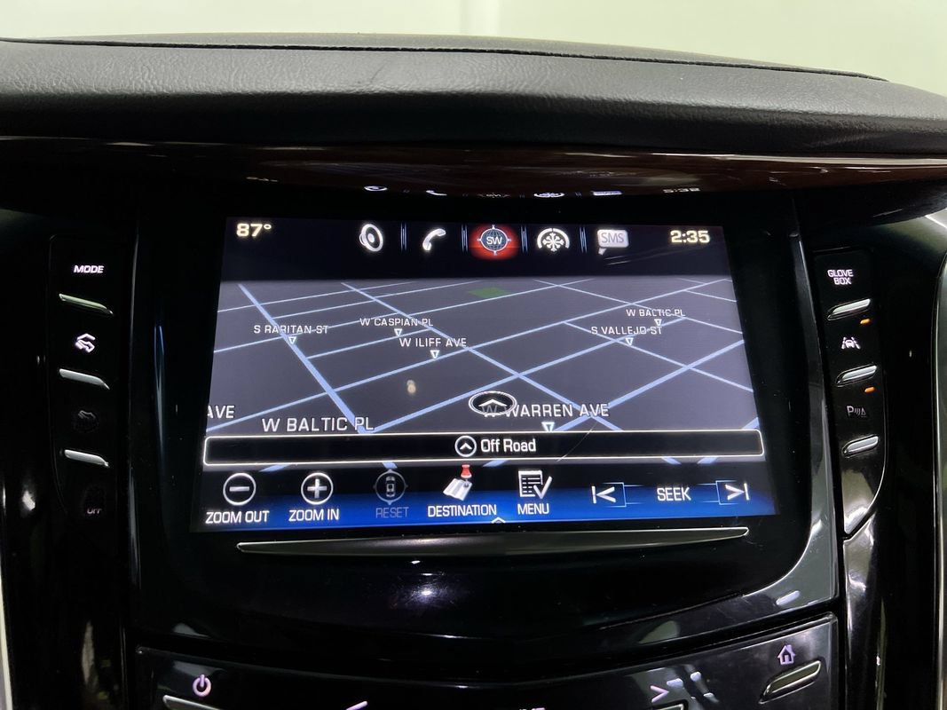 Used 2018 Cadillac Escalade Luxury AWD/4WD image 22