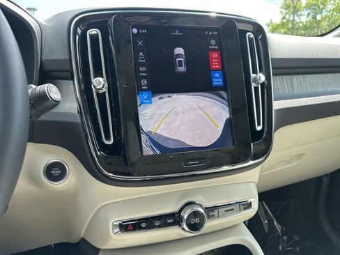 Certified 2023 Volvo XC40 B5 Plus w/ Protection Package Premier AWD/4WD image 21