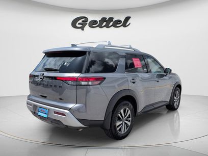 Certified 2024 Nissan Pathfinder SL w/ Black Appearance Package
