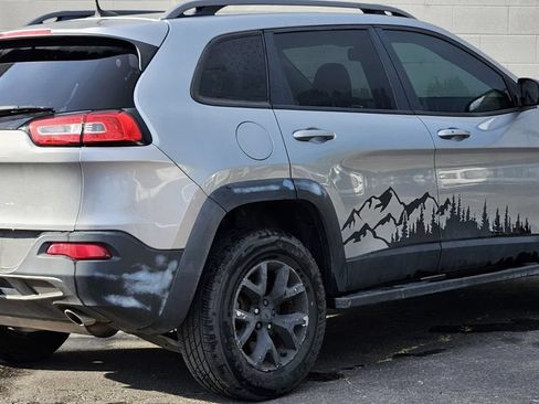 Used 2017 Jeep Cherokee Trailhawk w/ Comfort/Convenience Group AWD/4WD image 5