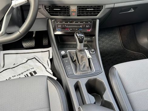 Certified 2025 Volkswagen Jetta SE FWD image 15