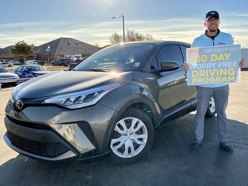 Used 2021 Toyota C-HR LE image 1