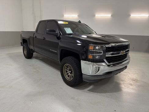 Used 2018 Chevrolet Silverado 1500 LT w/ All Star Edition AWD/4WD image 4