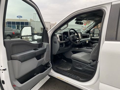 New 2026 Ford F450 XLT w/ XLT Premium Package image 10