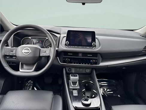 Used 2025 Nissan Rogue SV w/ SV Premium Package image 9