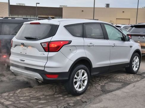 Used 2019 Ford Escape SE image 4