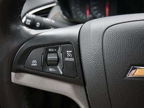 Used 2020 Chevrolet Trax LT w/ Sun & Sound Package image 18