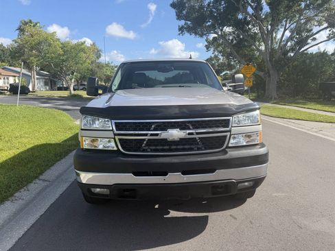 Used 2007 Chevrolet Silverado 2500 LT w/ Heavy-Duty Power Package AWD/4WD image 6