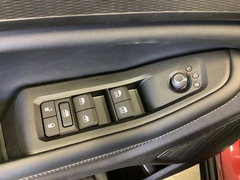 Used 2025 Jeep Grand Cherokee Altitude AWD/4WD image 13