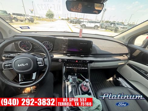 Used 2024 Kia Carnival EX FWD image 17
