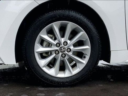 Used 2022 Toyota Corolla LE w/ LE Convenience Package image 9