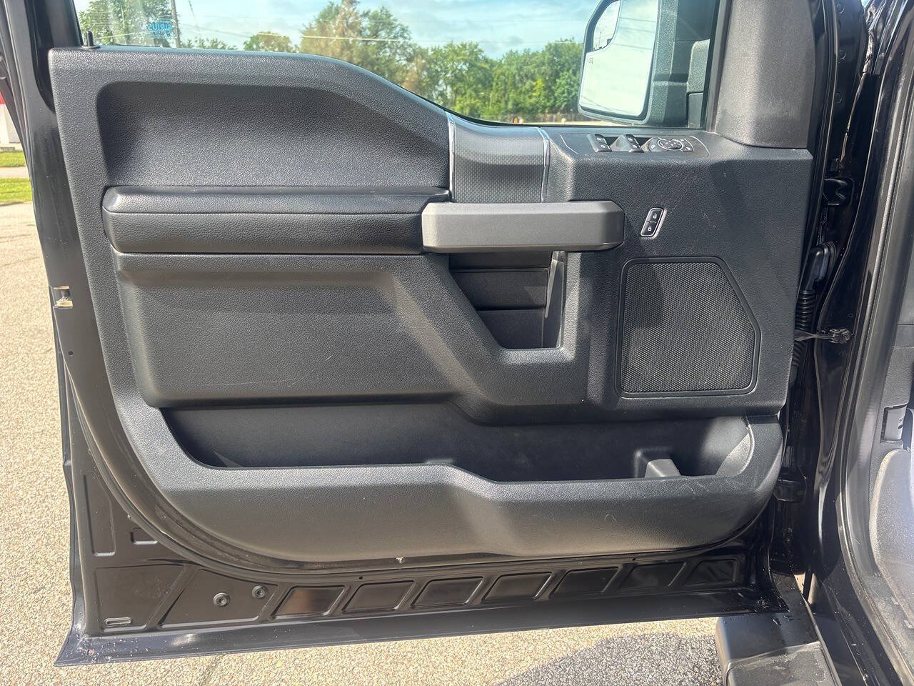 Used 2017 Ford F150 XLT w/ Equipment Group 302A Luxury AWD/4WD image 15
