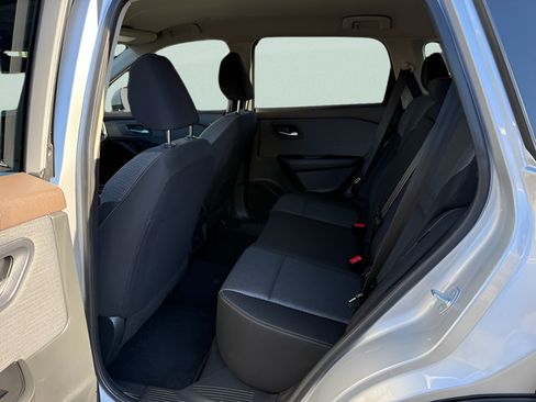 Used 2023 Nissan Rogue SV AWD/4WD image 4
