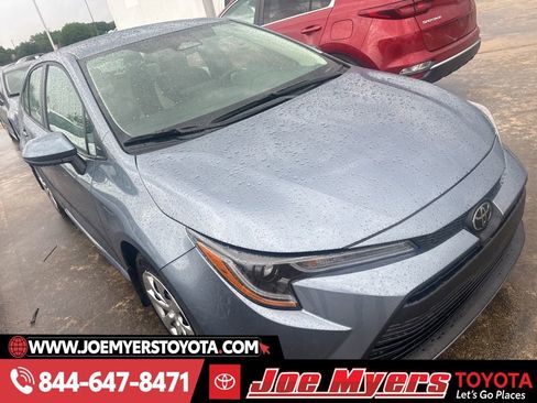 Used 2026 Toyota Corolla LE image 6