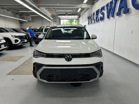 New 2025 Volkswagen Taos SE w/ Panoramic Sunroof Package AWD/4WD image 1