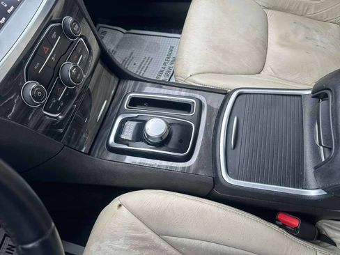 Used 2018 Chrysler 300 Touring w/ Sport Appearance Package image 18