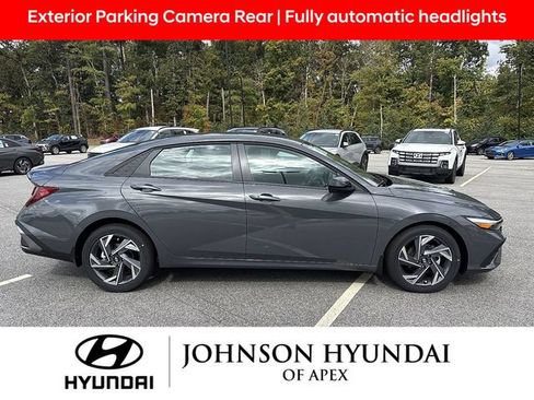 Used 2025 Hyundai Elantra Sport FWD image 4
