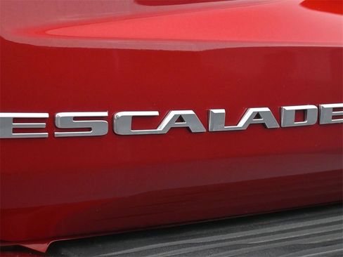 Used 2023 Cadillac Escalade Luxury image 23