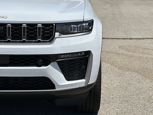New 2026 Jeep Grand Cherokee L Limited w/ Luxury Tech Group II AWD/4WD image 13