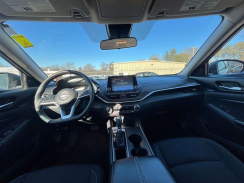 Used 2025 Nissan Altima 2.5 SV image 32