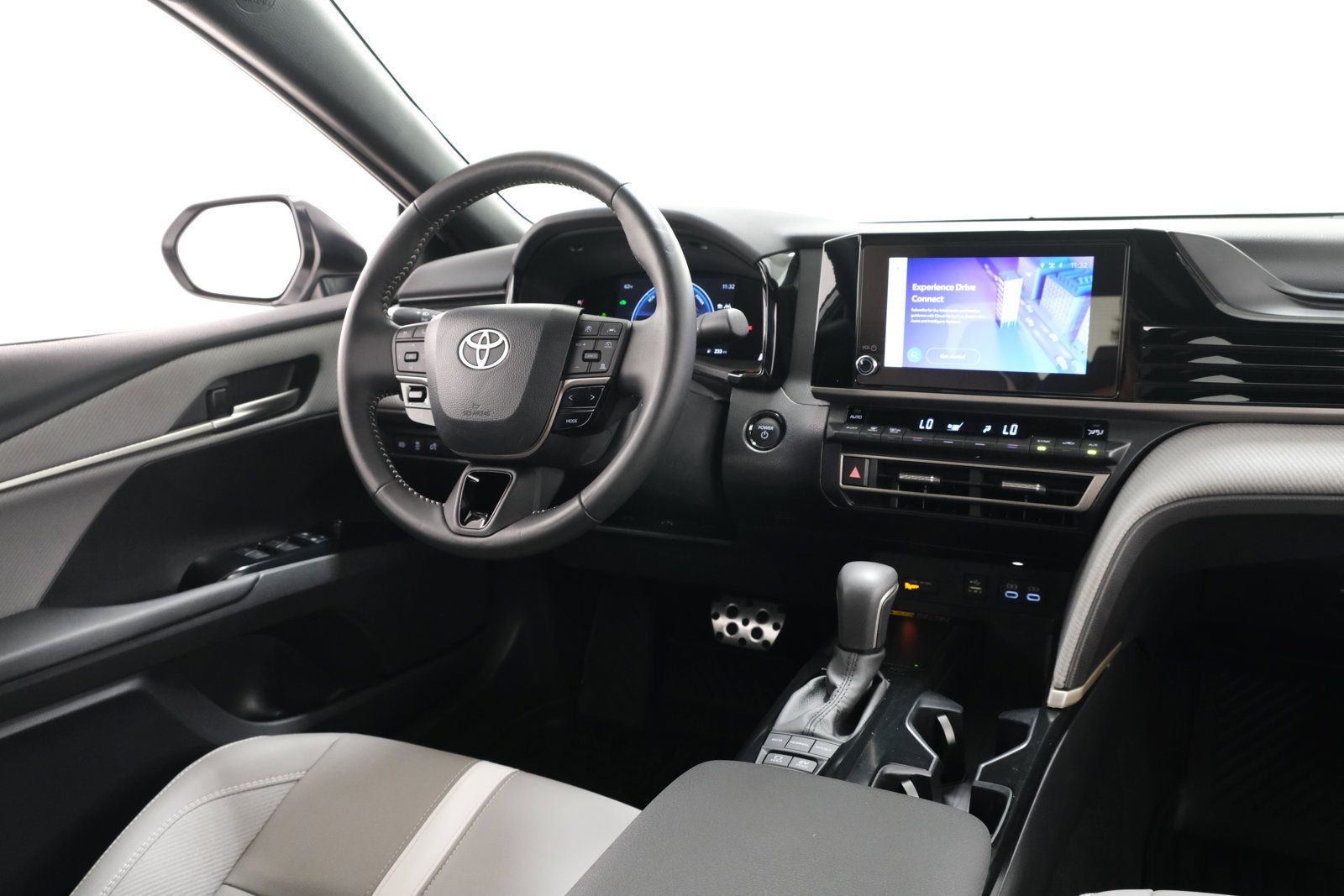 Used 2026 Toyota Camry SE w/ Convenience Package FWD image 10