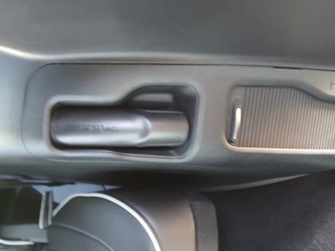 New 2026 Chrysler Pacifica Limited w/ Uconnect Theater Family Group FWD image 19