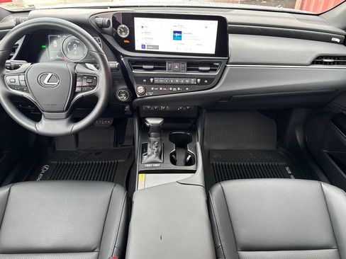 Used 2025 Lexus ES 300h w/ Premium Package image 4