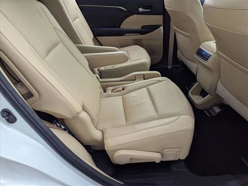 Used 2016 Toyota Highlander Limited Platinum image 22
