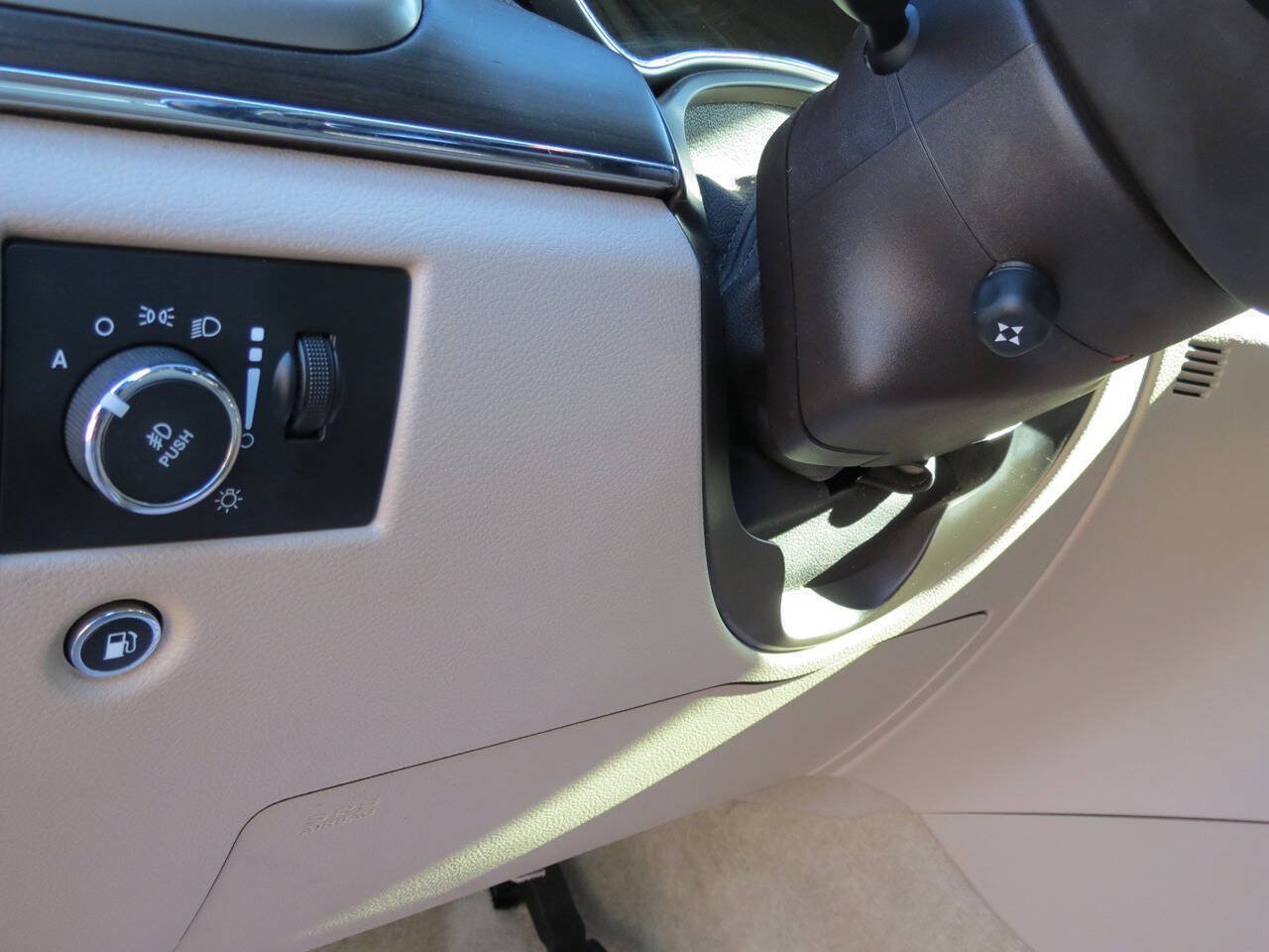 Used 2017 Jeep Grand Cherokee Overland AWD/4WD image 9