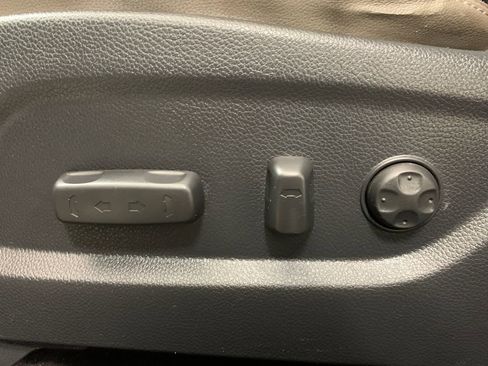 Used 2017 Hyundai Santa Fe SE w/ SE Ultimate Tech Package 03 image 5