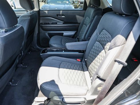Used 2022 Nissan Pathfinder SV w/ SV Premium Package FWD image 11