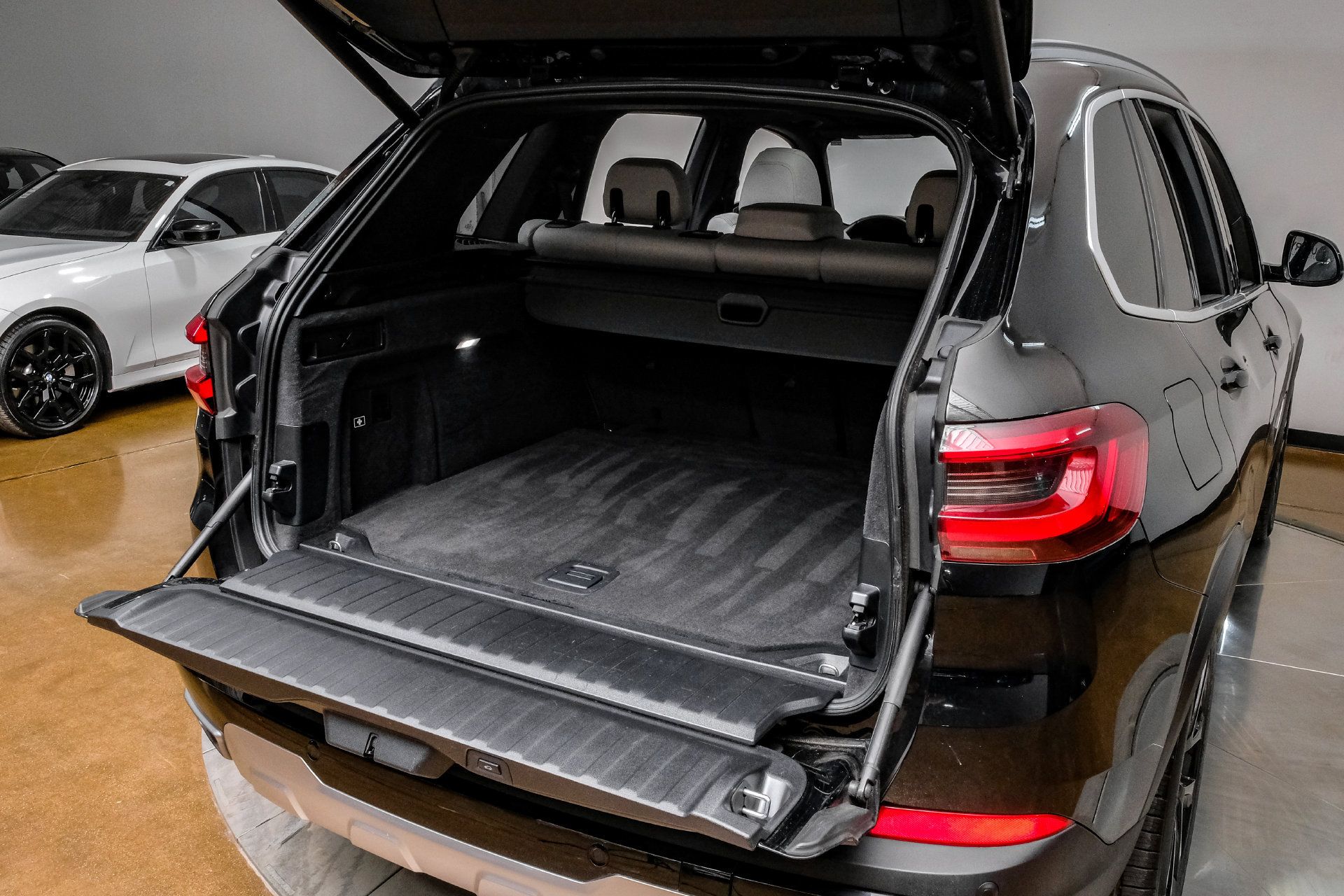 Used 2023 BMW X5 xDrive40i AWD/4WD image 55