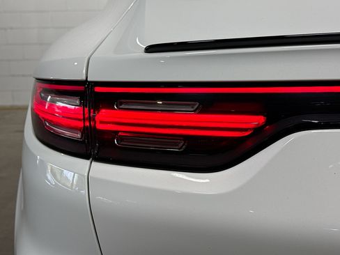 Certified 2022 Porsche Cayenne Coupe AWD/4WD image 11