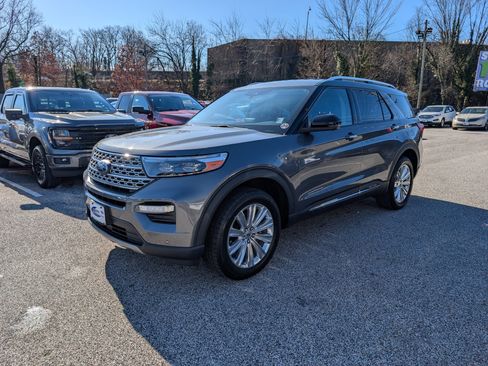 Certified 2022 Ford Explorer Limited w/ Limited Technology Package image 2