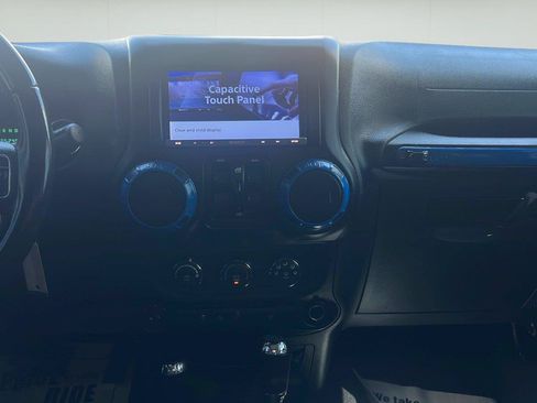 Used 2018 Jeep Wrangler Unlimited Sahara AWD/4WD image 17