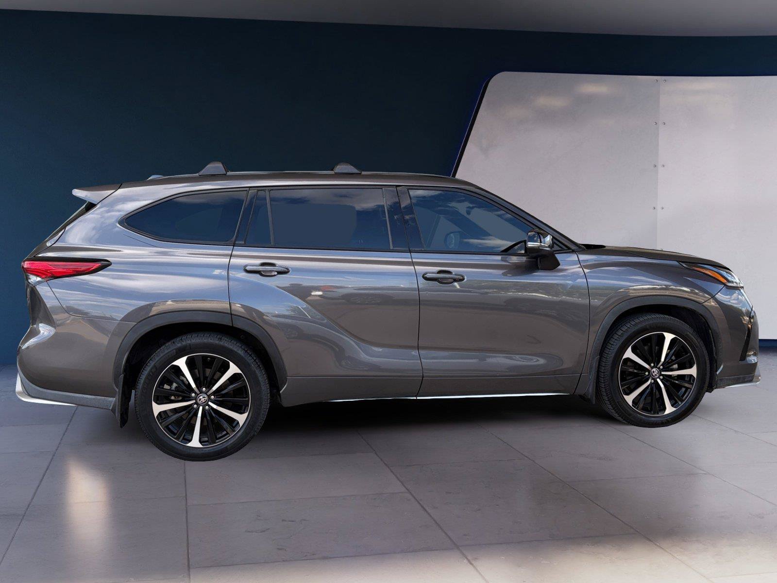 Used 2021 Toyota Highlander XSE FWD image 6