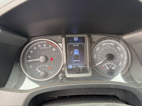 Used 2022 Toyota Tacoma TRD Off-Road image 13