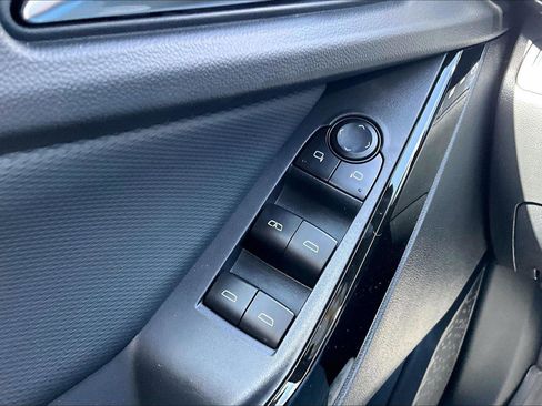 New 2026 Chevrolet Equinox LT AWD/4WD image 16