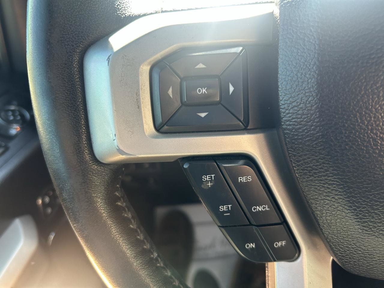Used 2019 Ford F150 Lariat w/ Equipment Group 502A Luxury AWD/4WD image 17