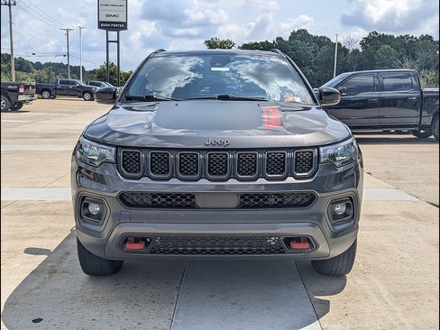 Used 2023 Jeep Compass Trailhawk AWD/4WD image 11