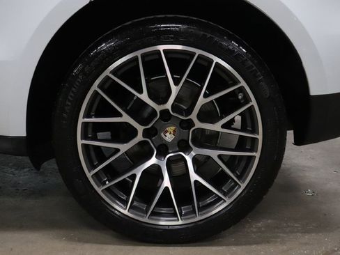 Used 2020 Porsche Macan image 38