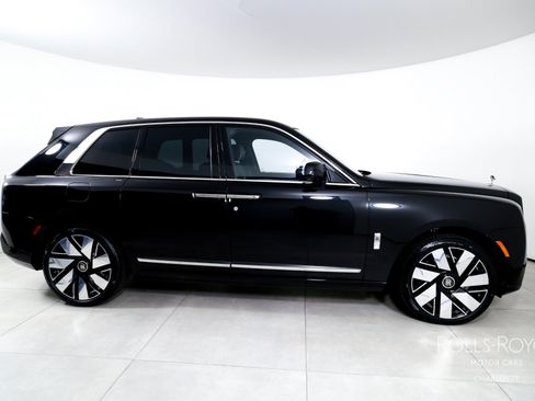 New 2026 Rolls-Royce Cullinan AWD/4WD image 10