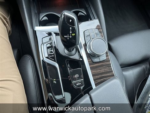 Used 2022 BMW 530i xDrive w/ Premium Package image 11
